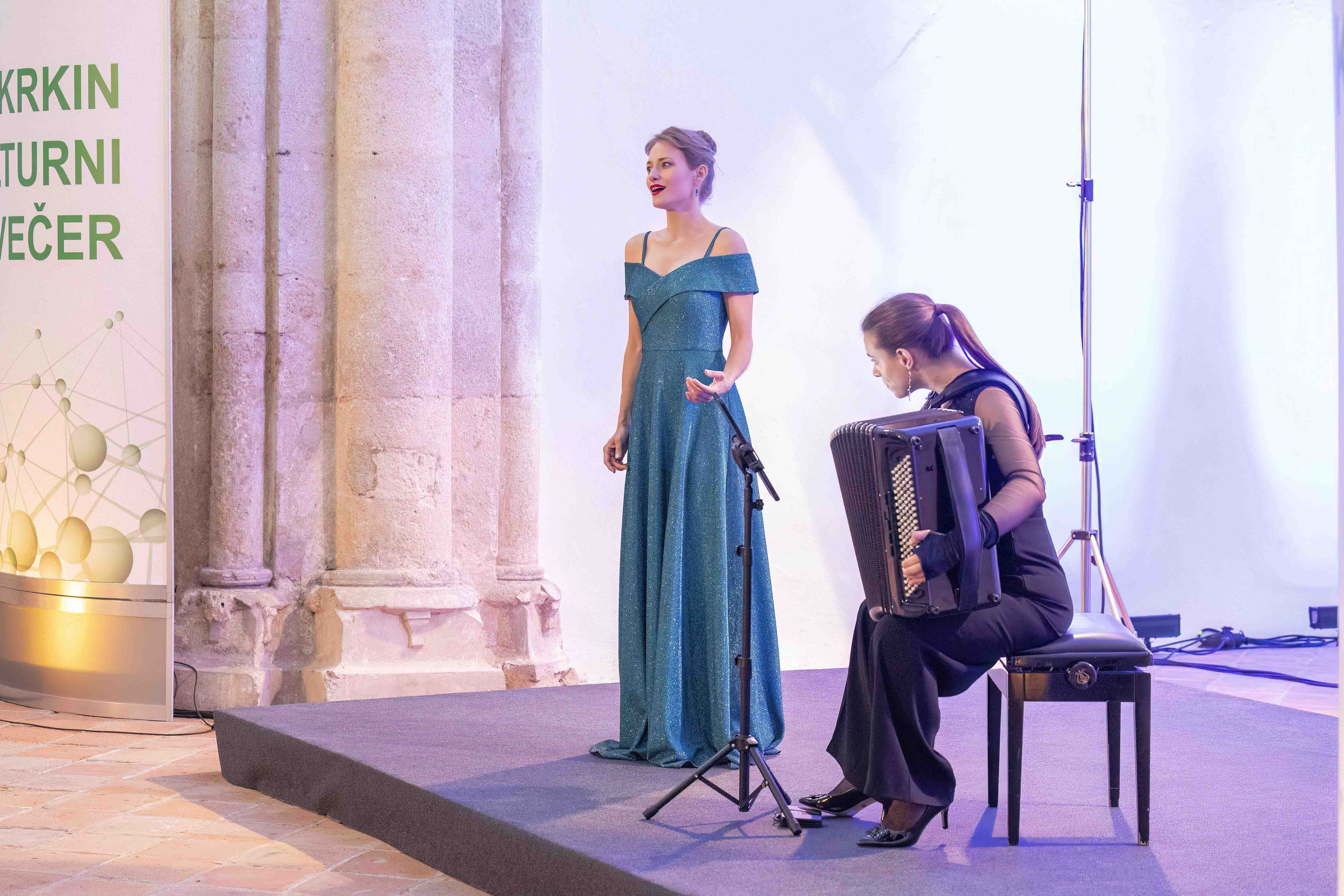 Krkin kulturni veÄer je zdruÅ¾il operno umetnost in virtuoznost na harmoniki